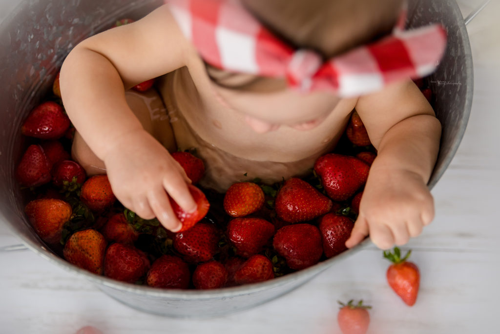 baby milestone photography strawberry bath dallas tx