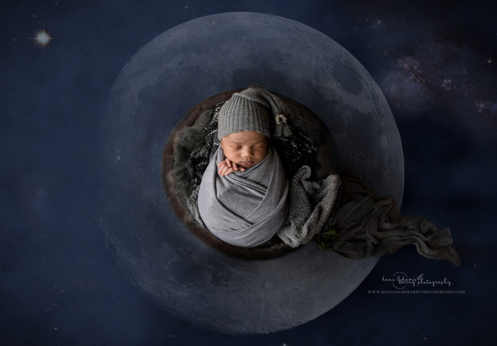 moon in home newborn photos