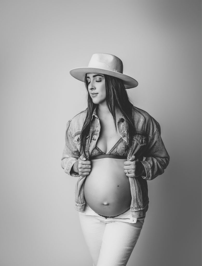 casual maternity photos in studio dallas tx