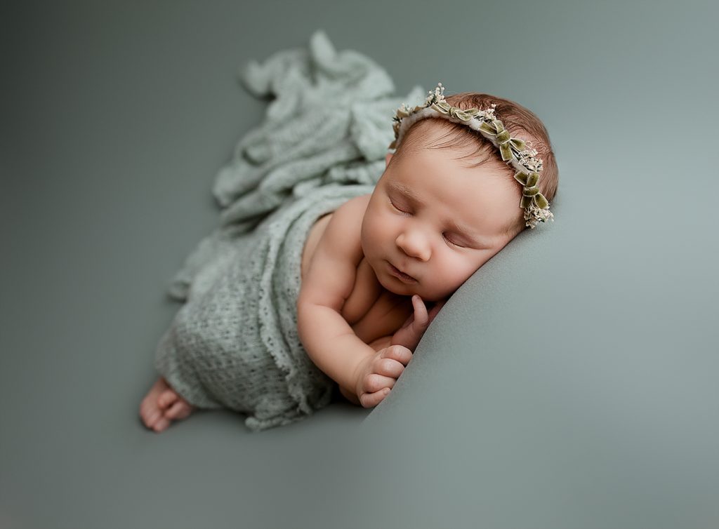 earthy floral newborn photography4