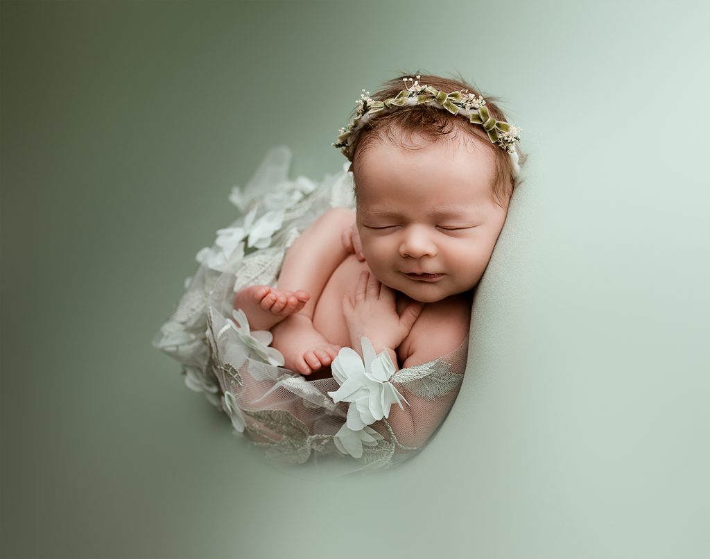 earthy floral newborn photos3